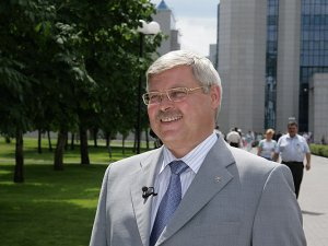 Сергей Жвачкин продлил контракты со своими замами до сентября