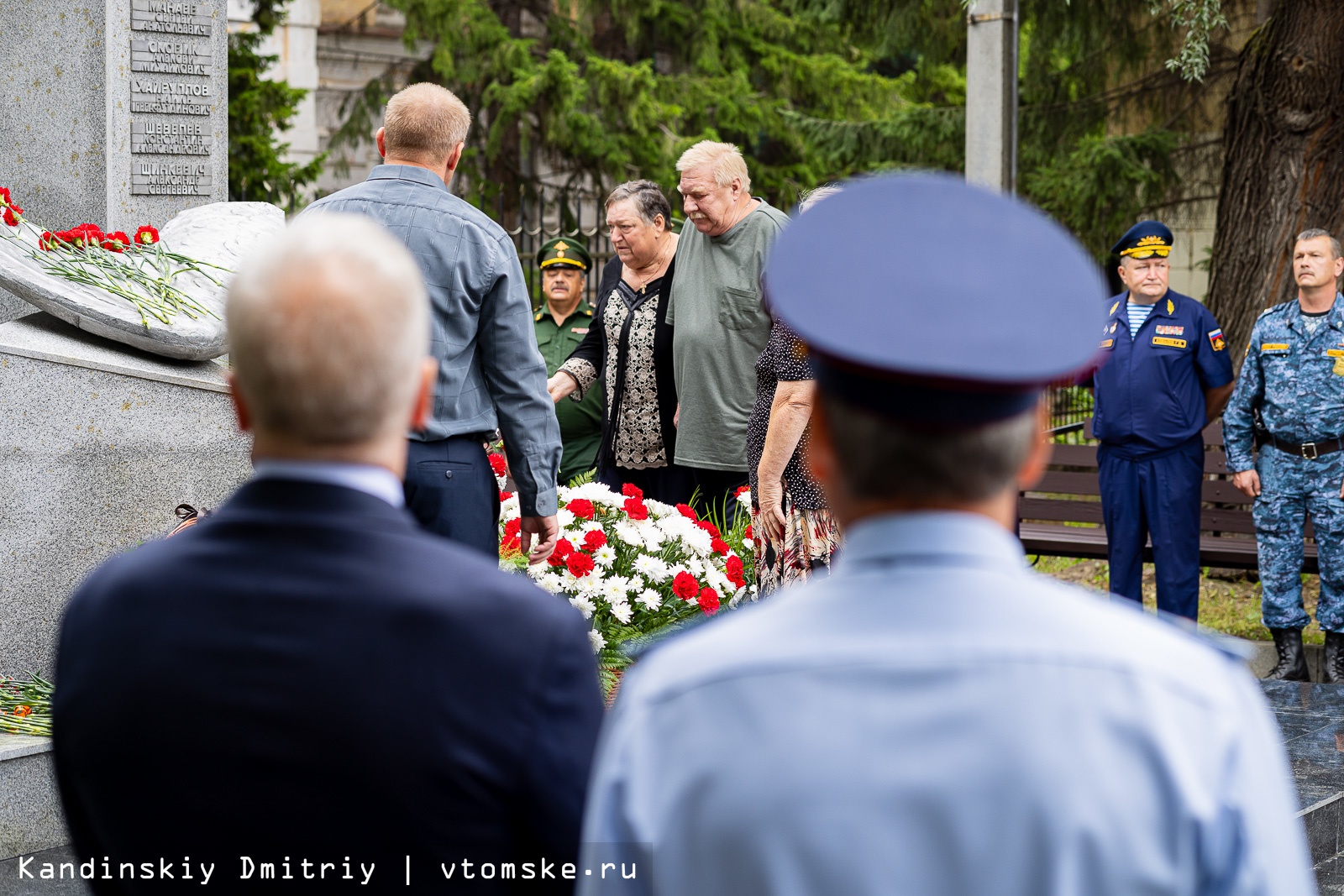 Фото с возложения цветов сегодня