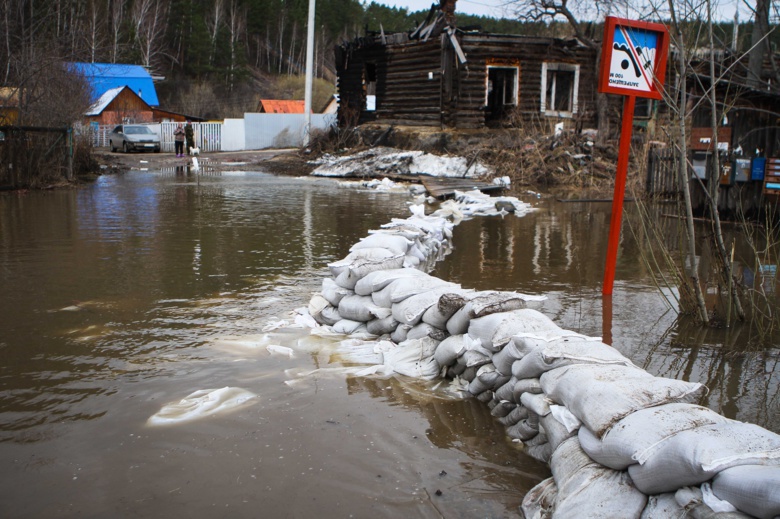 Повышение уровня воды в Ушайке осложнило ситуацию на Степановке (фото)