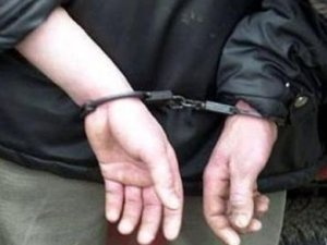 Грабителя задержали по фотографии, которую он выронил на месте преступления