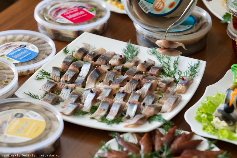 Фоторепортаж: как томский завод морские деликатесы делает