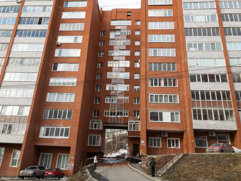 Кирпичная кладка 10-этажного дома обрушилась в Томске