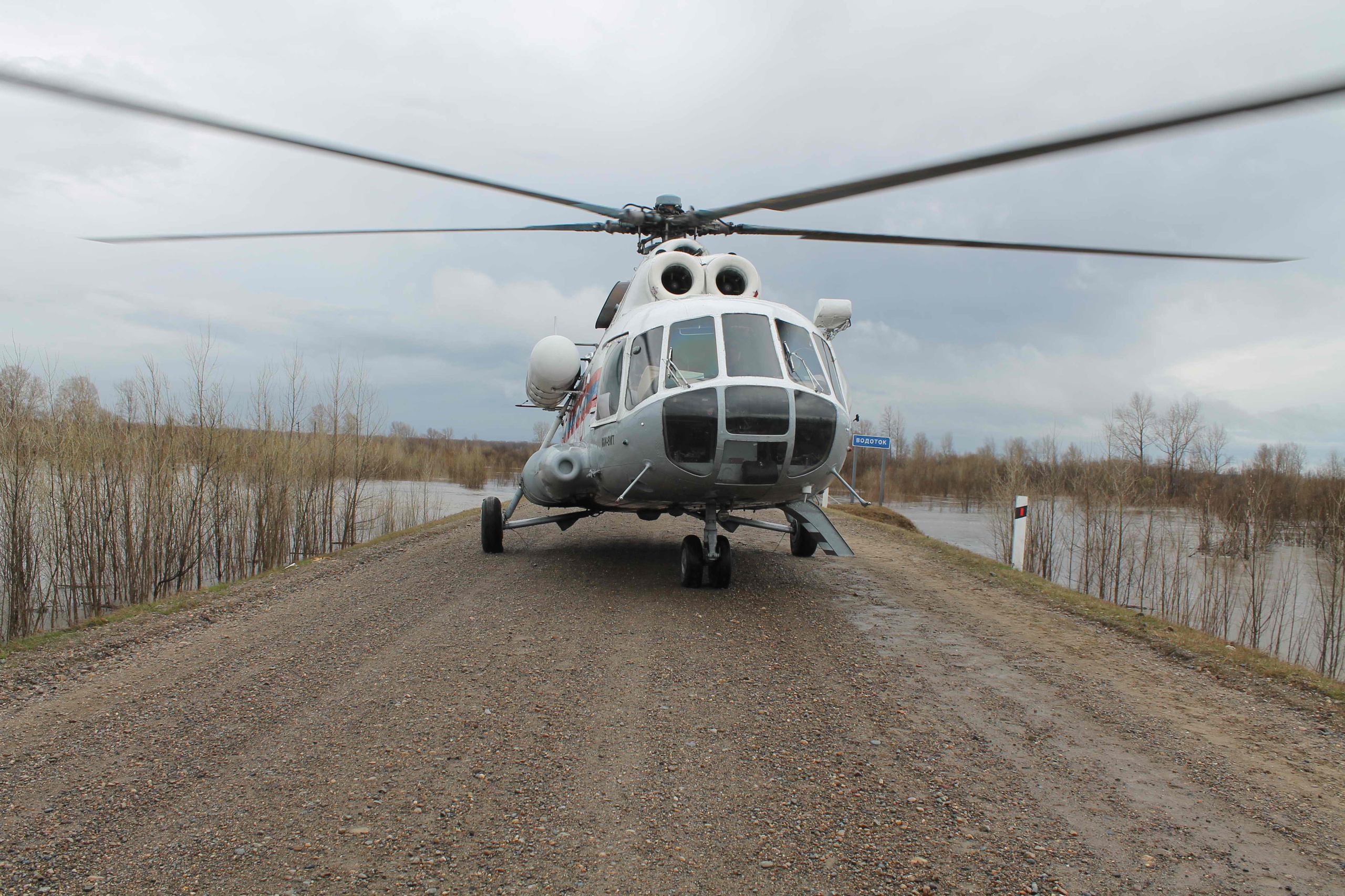 Вертолет ми 8 Газпромавиа. Ми-8 Колпашево. Ми-8 Вуктыл. Колпашево вертодром.