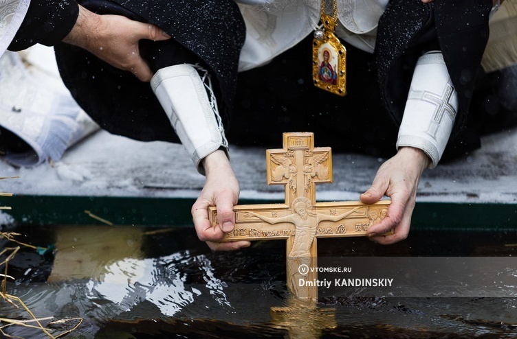 Санврачи проверяют, пригодна ли вода в Томи для крещенских купаний