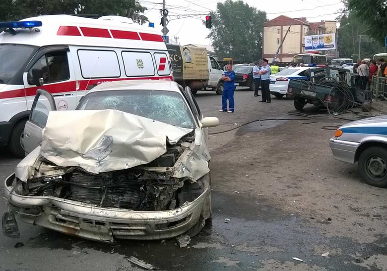 Томская ГИБДД: в ДТП на Бердской, где погиб человек, водитель Toyota ехал на «красный»