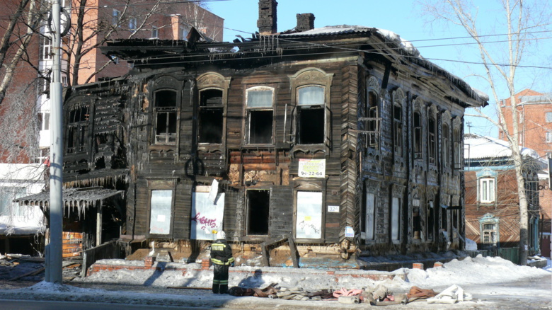 Власти: горевший памятник на Фрунзе, 32а, будет передан инвестору на восстановление