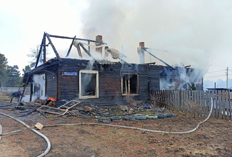 Сосед помог детям и взрослым выбраться из горящего дома в Трубачево
