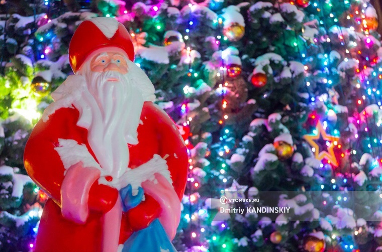 Елочные ретроигрушки, фигуры Деда Мороза и гирлянды представят на новогодней выставке в Томске