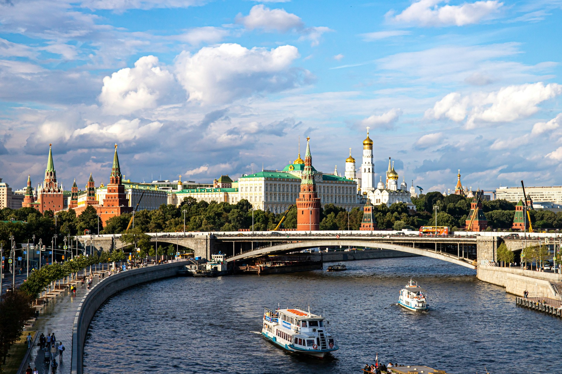 Речной транспорт Москвы: Как насладиться столицей с воды