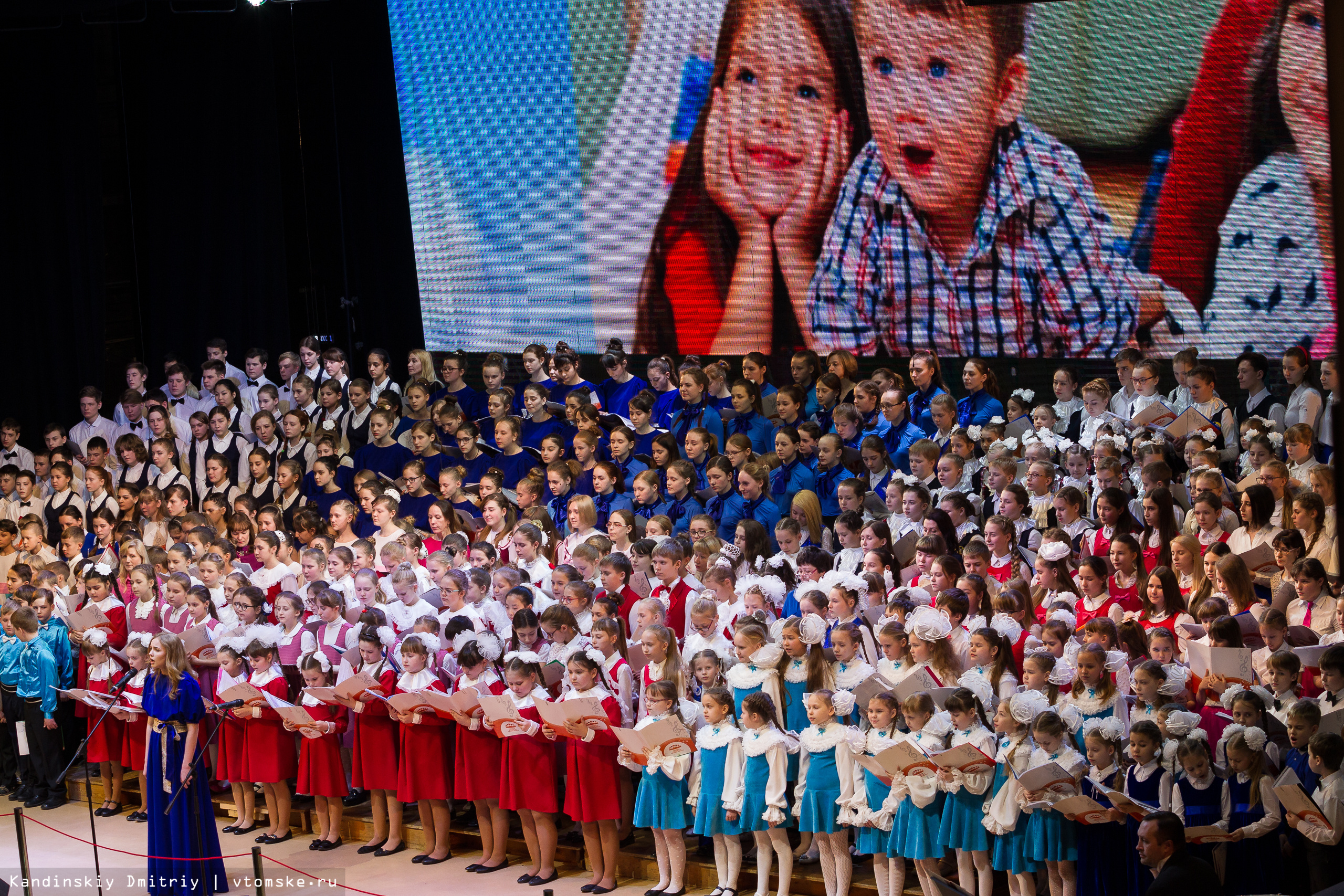Около 600 юных хористов спели для томичек в честь 8 марта - vtomske.ru