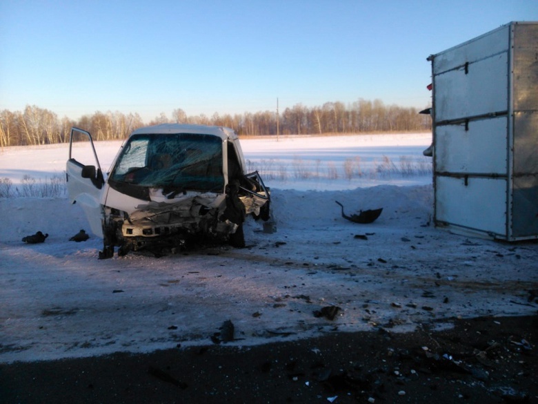 Lada и Mazda столкнулись на трассе в Томском районе, трое пострадали