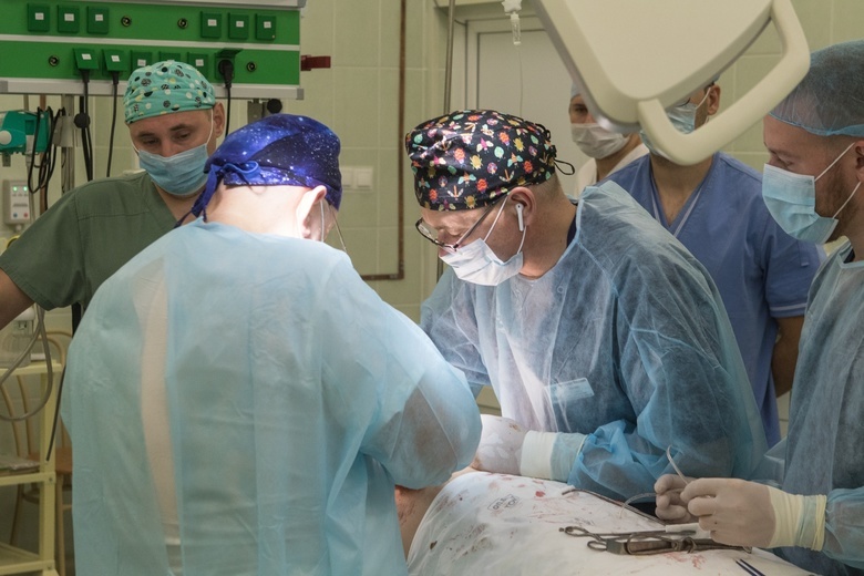 Хирурги в Томске восстановили грудь молодой женщине после сложного заболевания