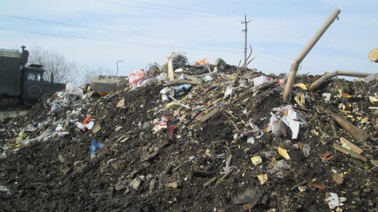 Со снегоотвала на Мостовой в Томске убрали мусор, за который «САХ» оштрафовали на 400 тыс