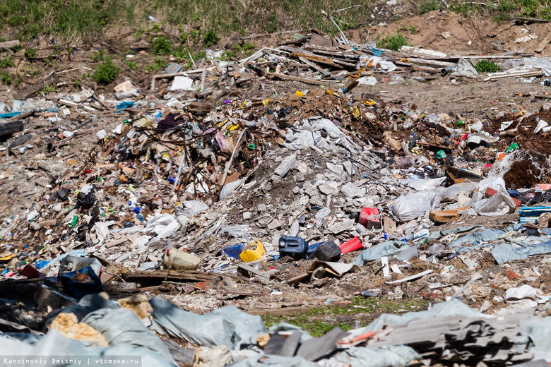 Жители Нелюбино и экологи бьют тревогу из-за переполнения мусорного полигона
