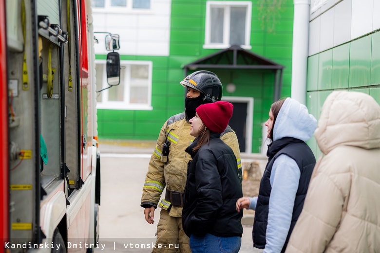 Спасти человека и потушить огонь: студенты ТПУ примерили на себя профессию пожарного