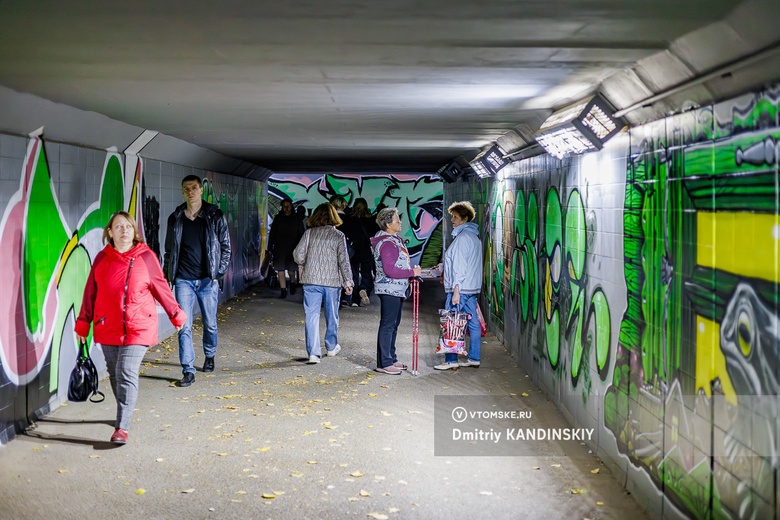 Томичи сделали граффити в «подземке» на Иркутском тракте, чтобы ее не разрисовали вандалы