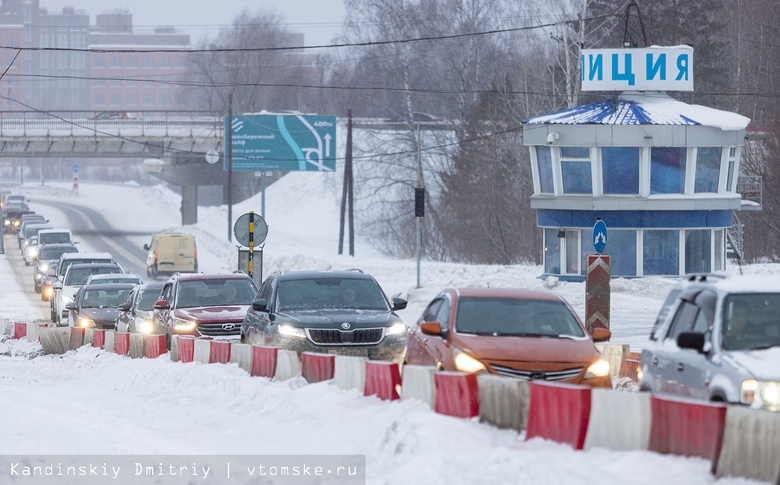 Многокилометровые пробки образовались на въезде в Томск