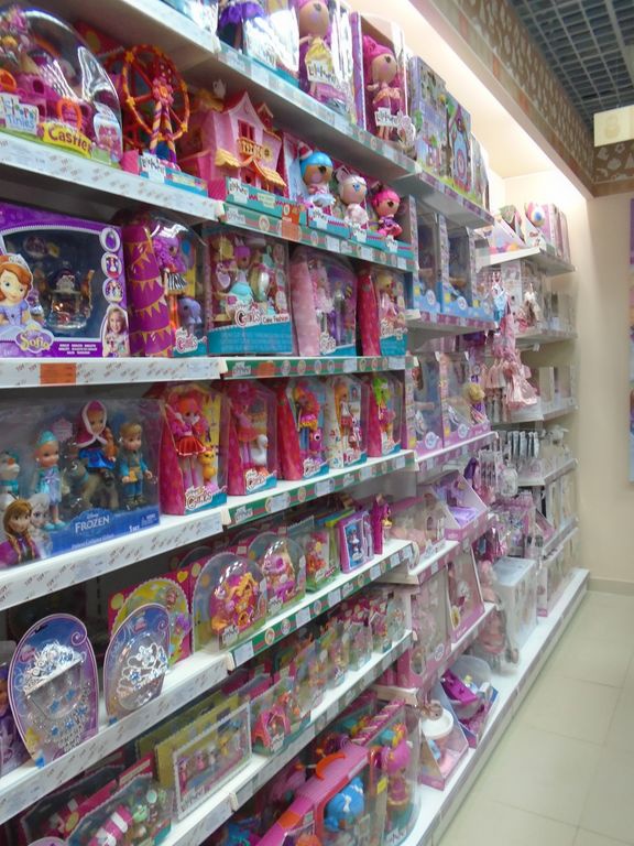 В каком магазине игрушек можно купить. Магазин игрушек. Игрушки в детском мире. Магазин игрушек детский мир. Игрушки которые продаются в детском мире.