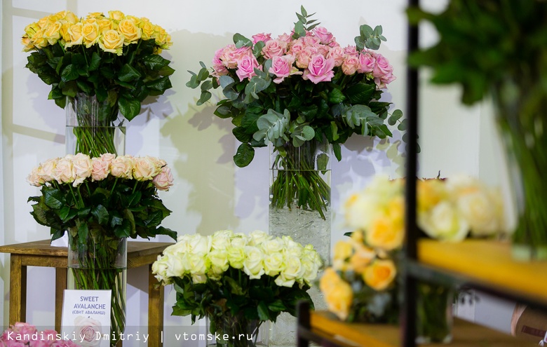 Цветочный поцелуй: большая выставка тюльпанов и роз открылась под Томском
