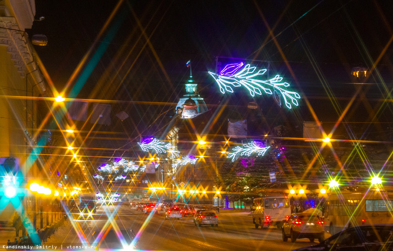 Новогодняя иллюминация на Новособорной в Томске проработает до 13 февраля