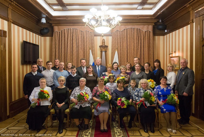 Губернатор вручил томским многодетным семьям награду за «Родительскую доблесть»