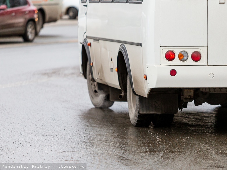 Жительница Томска отсудила у перевозчика 400 тыс руб после падения под колеса автобуса