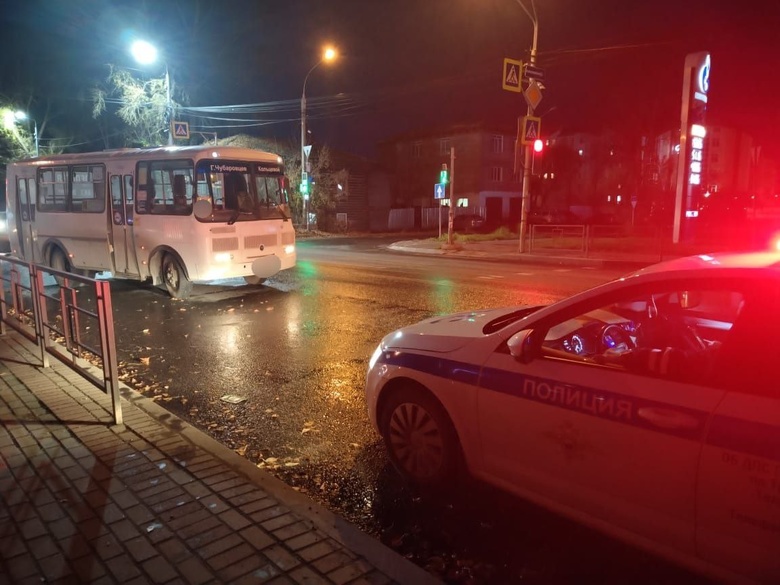 Маршрутка сбила женщину на пешеходном переходе в Томске