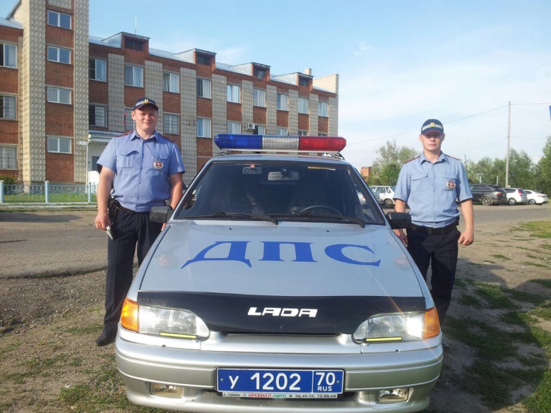 Инспекторы ДПС спасли тонущего мужчину