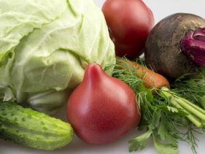 В мае резко подорожали услуги стоматолога, билеты на поезд и овощи