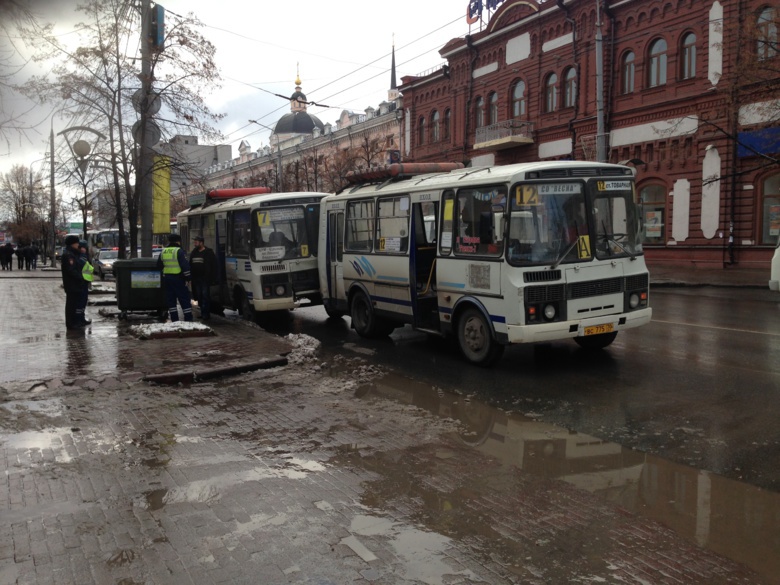 Столкновение маршруток в центре Томска спровоцировало серьезную пробку (фото)
