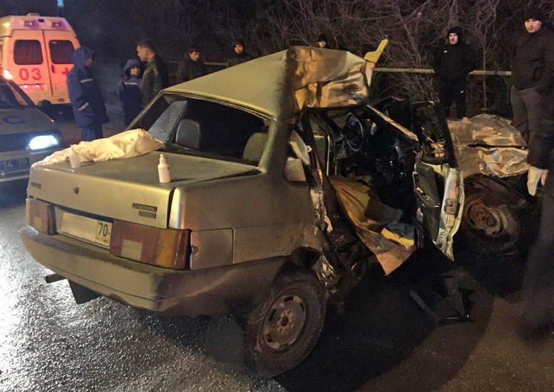 Водитель и пассажир ВАЗа погибли в ДТП с грузовиком в Томске