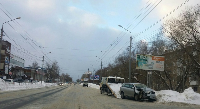 Два автомобиля столкнулись в Томске, есть пострадавшие