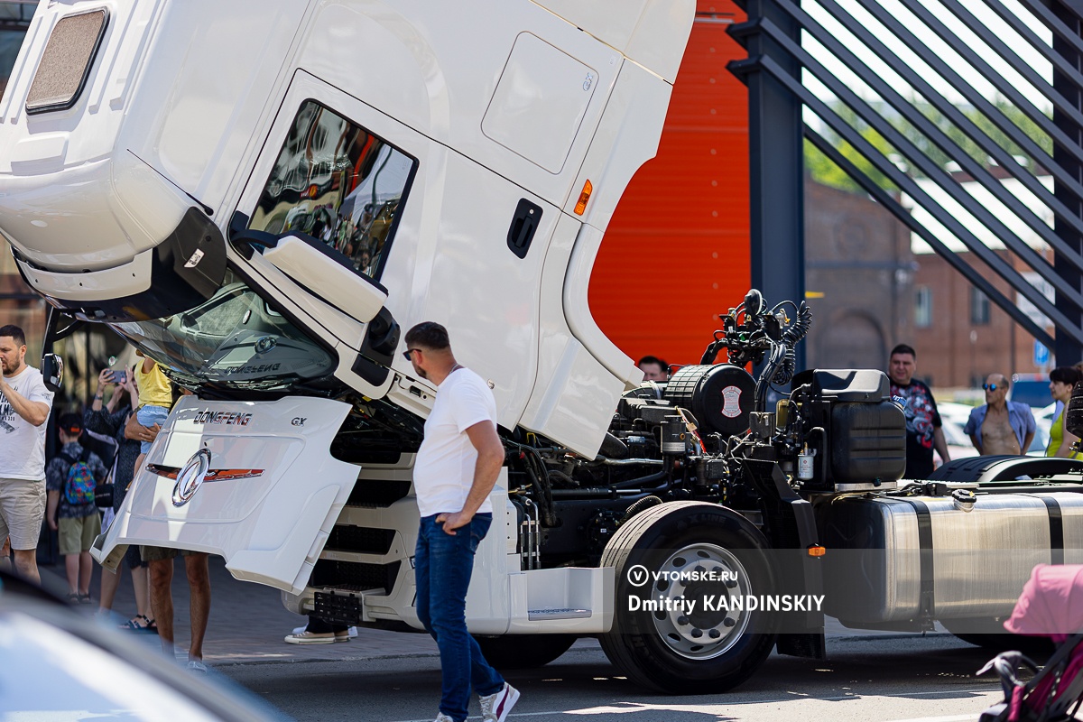 Электрический Hummer, столетний Buick и ВАЗ для дрифта: какие машины  показали томичам на «Автоэволюции» | 15.06.2024 | Томск - БезФормата