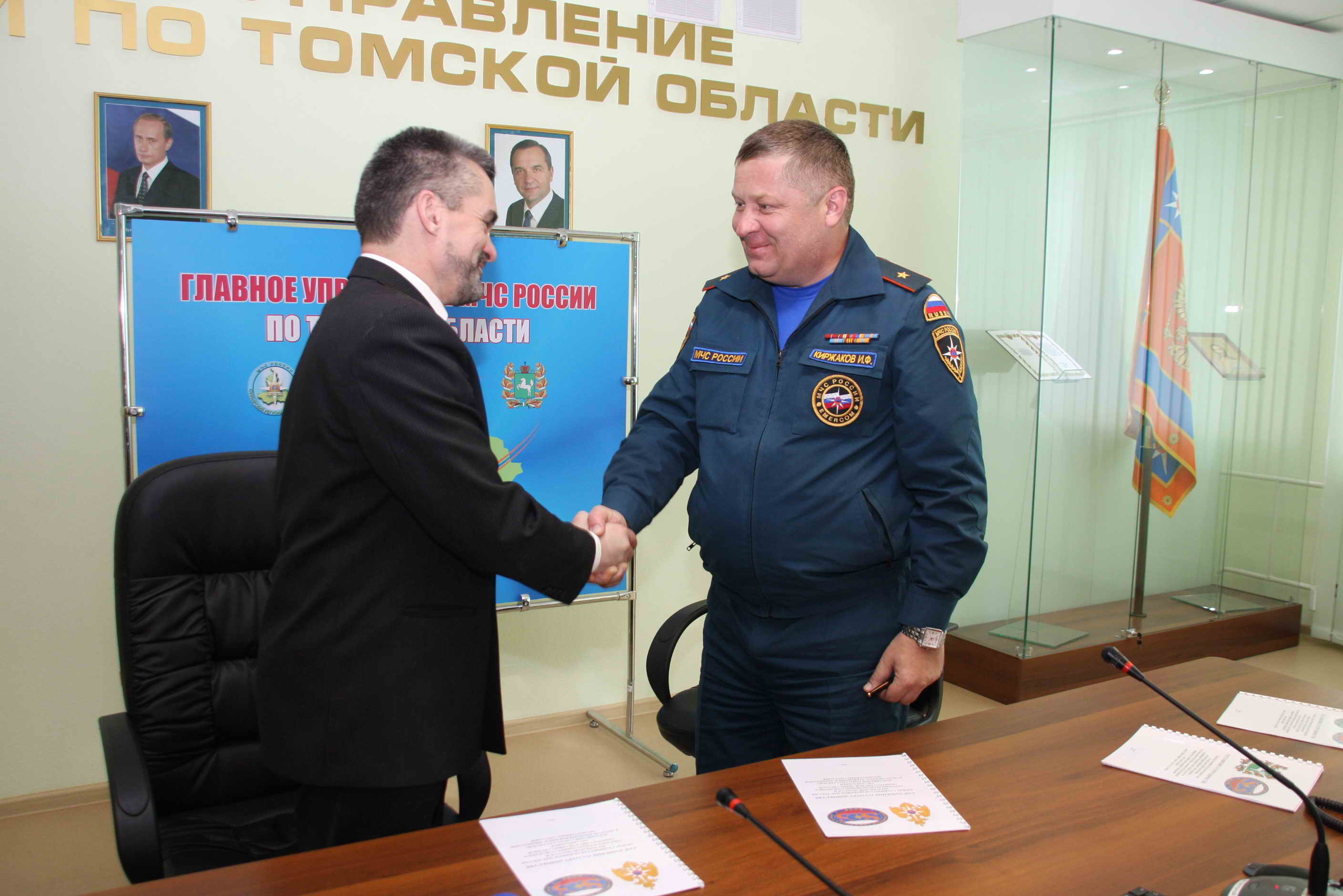 МЧС начинает сотрудничать со спасателями-общественниками