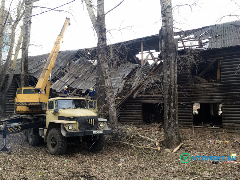 Расселенный дом рухнул на Черемошниках в Томске, под завалами могут быть люди
