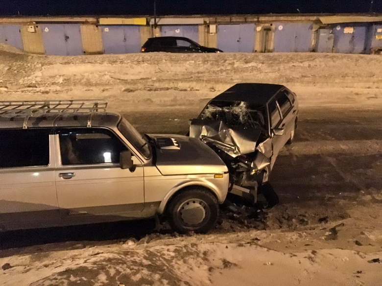 В Томской области 4 человека пострадали при столкновении ВАЗов