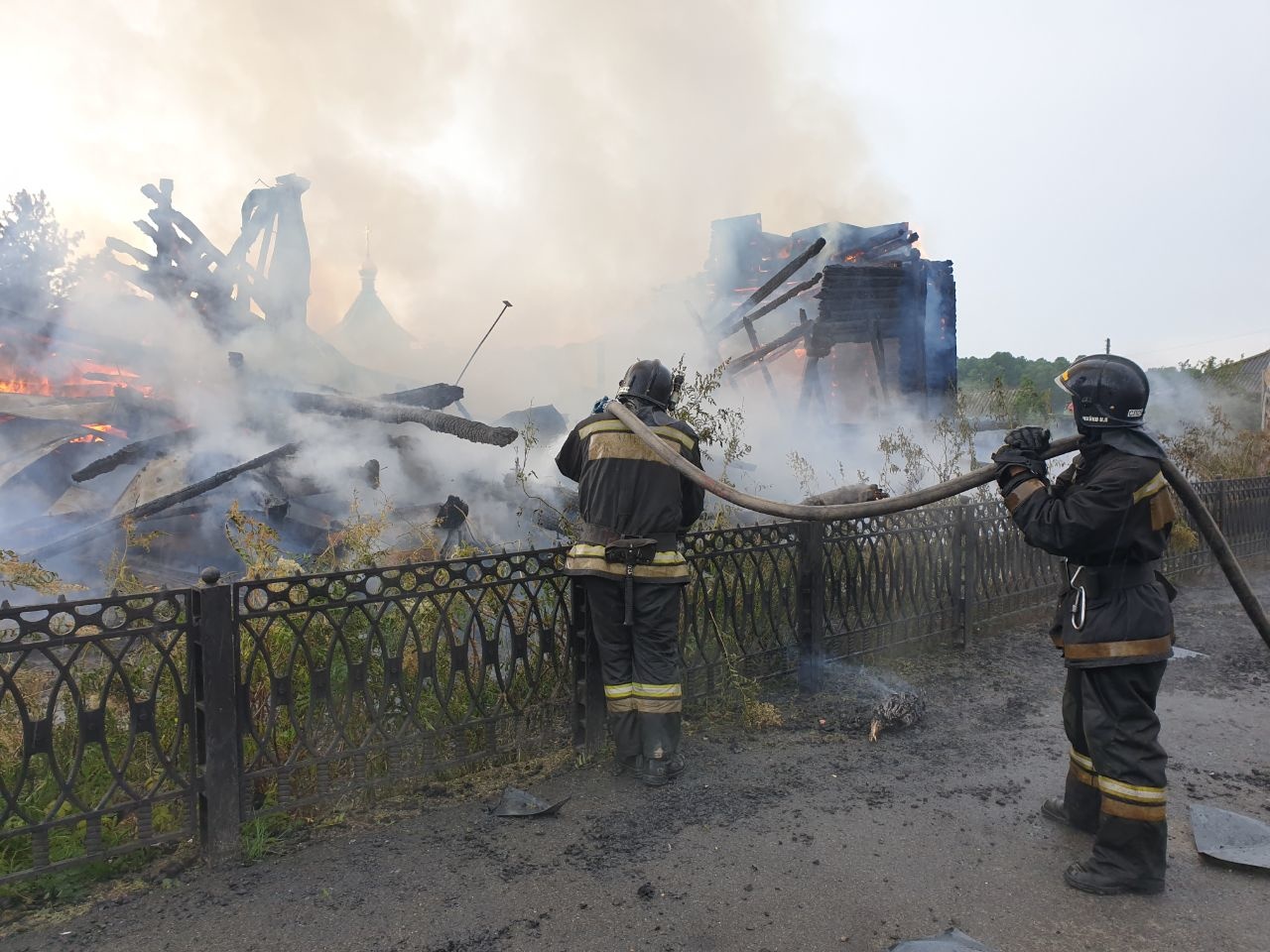 Деревянная церковь горит в Зоркальцево | 04.07.2020 | Томск - БезФормата