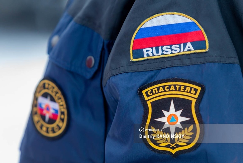 Спасатели эвакуировали сторожа с подтопленного карьера в Томском районе
