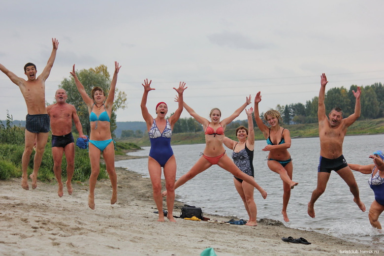 «Моржи» официально открыли купальный сезон (фото)