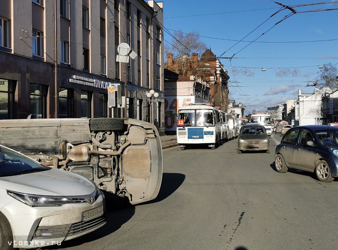 Пробки в томске на данный момент. Пробки Томск. Пробка на Ленина Томск сейчас. Улица Ленина Томск пробка.