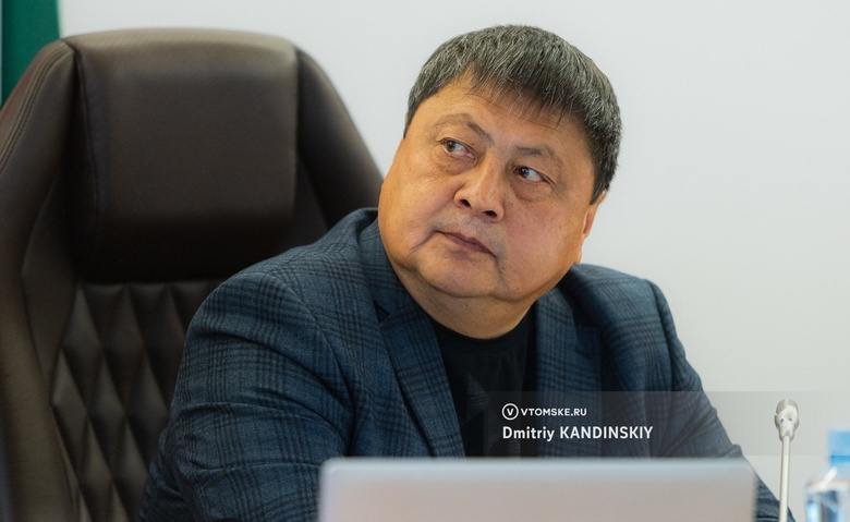 Письмо губернатора с просьбой лишить мандата депутата Акатаева получила дума Томска