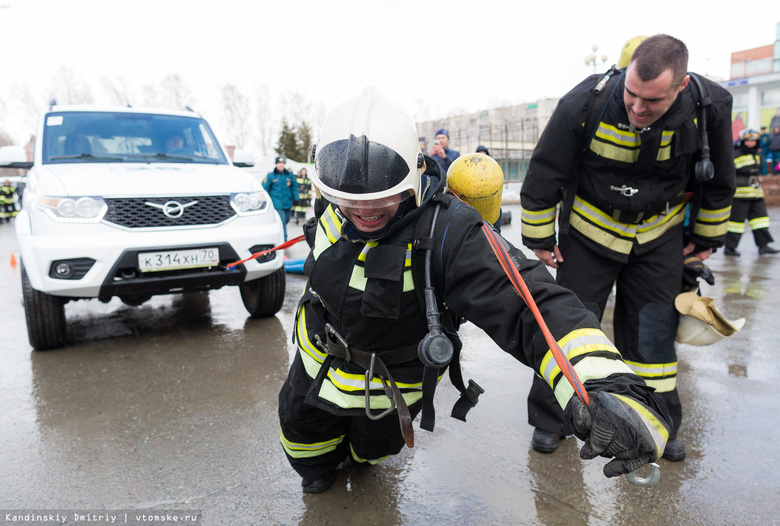 Тяни и толкай: томские пожарные выявили сильнейших в кроссфите