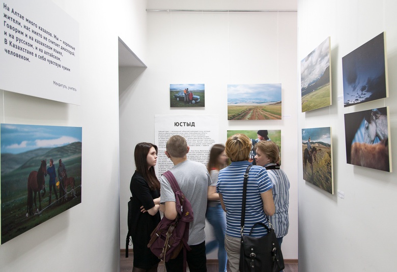 Томичей приглашают на экскурсии по фотовыставке «Негород»