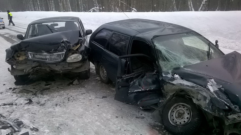 Водитель Toyota погиб после столкновения с «Волгой» на «встречке» в Северске