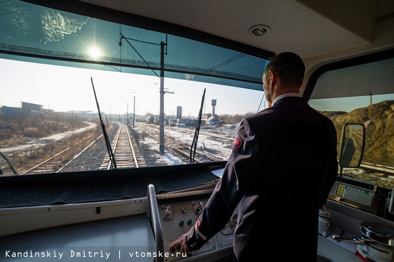 Поезд может не успеть остановиться: РЖД показали проблемный ж/д переезд в Томске