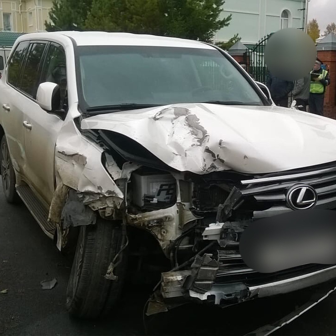 Пьяный водитель Lexus, уходя от погони в Томске, врезался в 5 автомобилей |  01.10.2017 | Томск - БезФормата