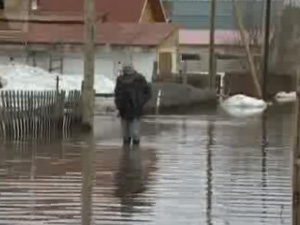 На Степановке перекачивают воду