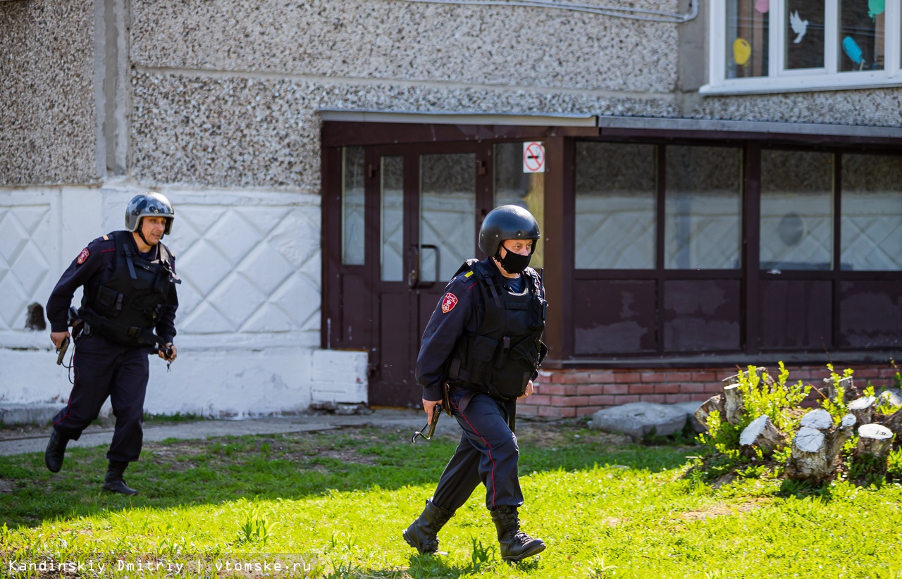 Безопасность после. Росгвардейцы в школе. Росгвардия в школе. Школа в Казани после стрельбы. Нападение на школу Томск.