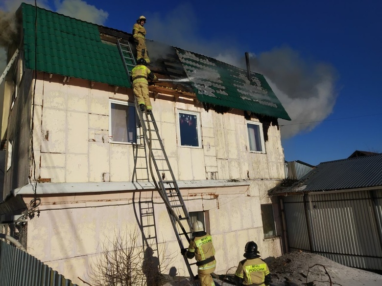 Власти Томска помогут семье с 13 детьми, чей дом пострадал во время пожара