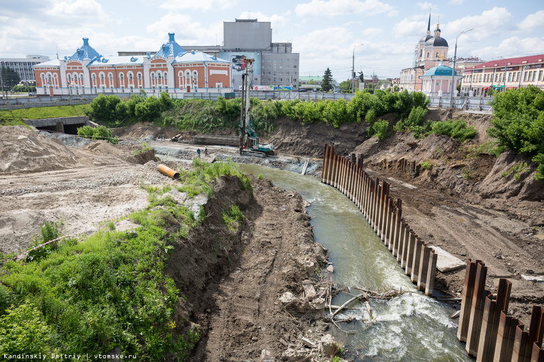Забивка свай на набережной Ушайки в Томске продлится до конца 2016 года